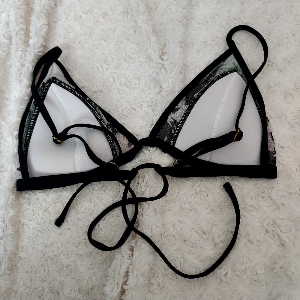 Black floral partly sheer bikini top Beach Vacation Tropical Resort Pool Summer - Picture 2 of 4